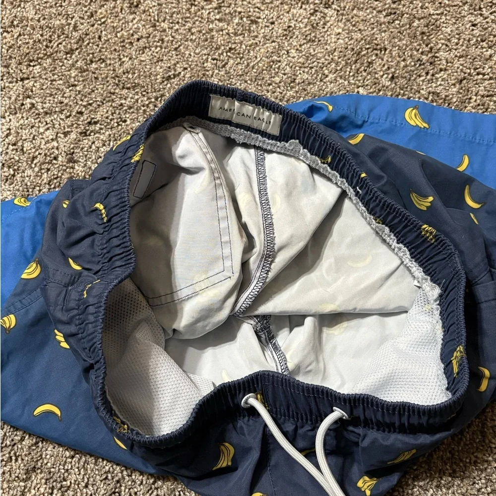 American Eagle Board Shorts Men’s Medium‎ Blue with Banana print drawstring